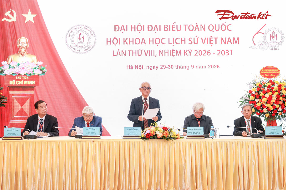 Đoàn Chủ tịch chủ trì Đại hội. Ảnh: Quang Vinh.