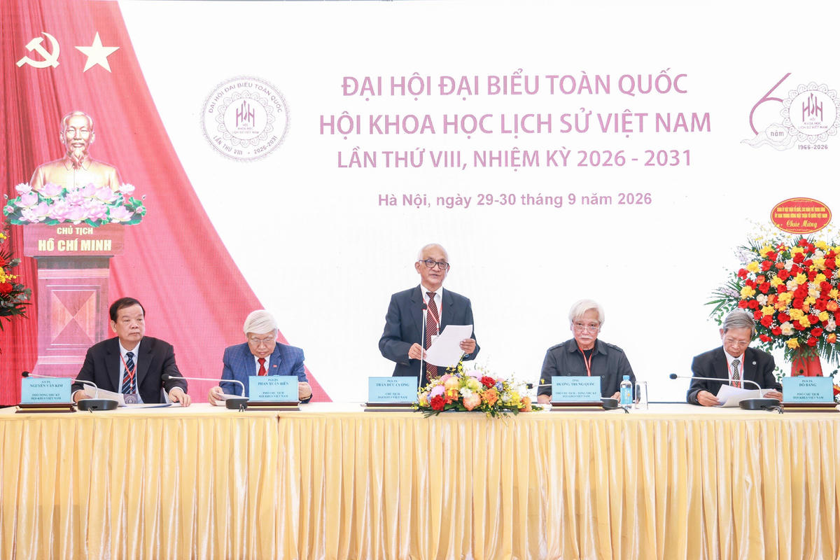 Đoàn Chủ tịch Hội Khoa học Lịch sử Việt Nam điều hành Đại hội. Ảnh: Quang Vinh