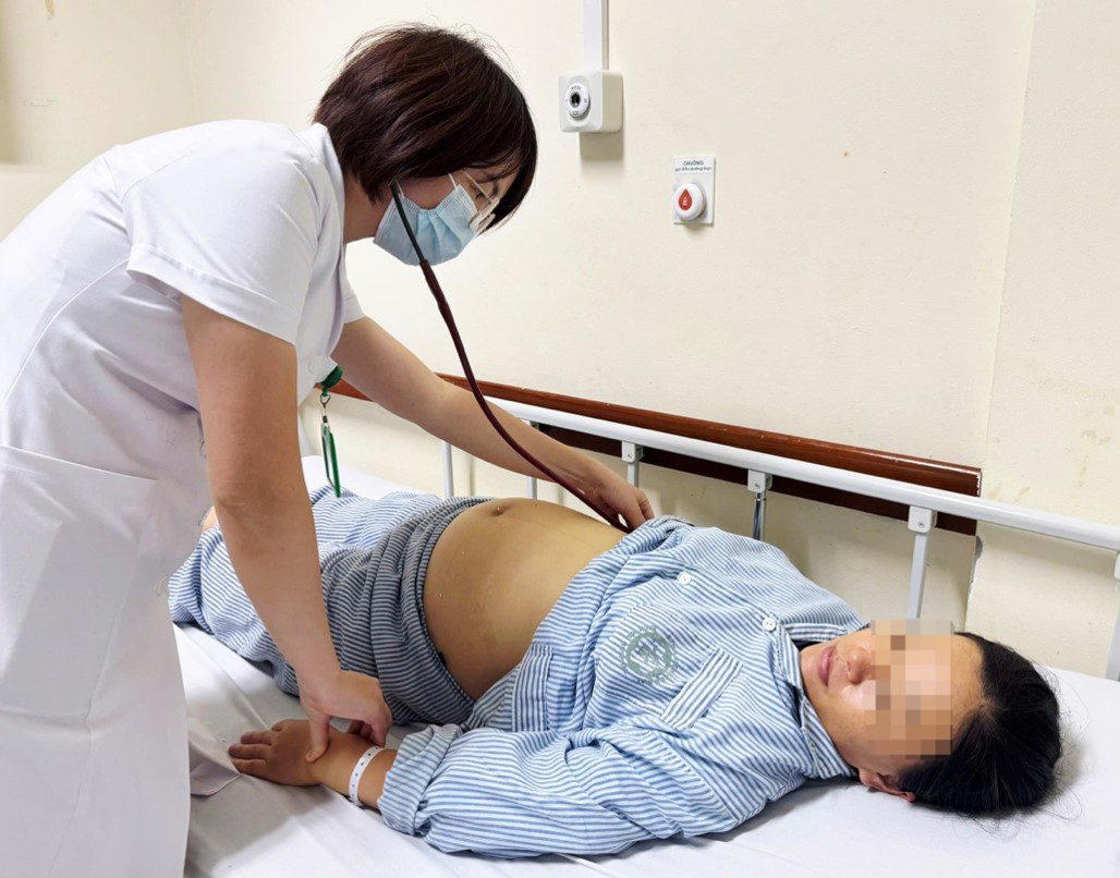 90% trẻ sơ sinh nhiễm viêm gan B từ mẹ có thể thành bệnh nhân mạn tính