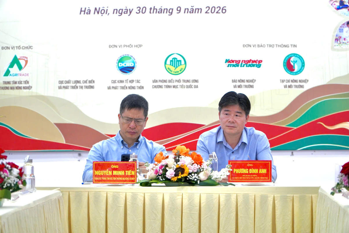 Theo BTC Hội chợ Làng nghề Việt Nam lần thứ 22 diễn ra từ 8 giờ 30 đến 21 giờ trong các ngày 8-12/10, với gần 100 gian hàng. Ảnh: L.H