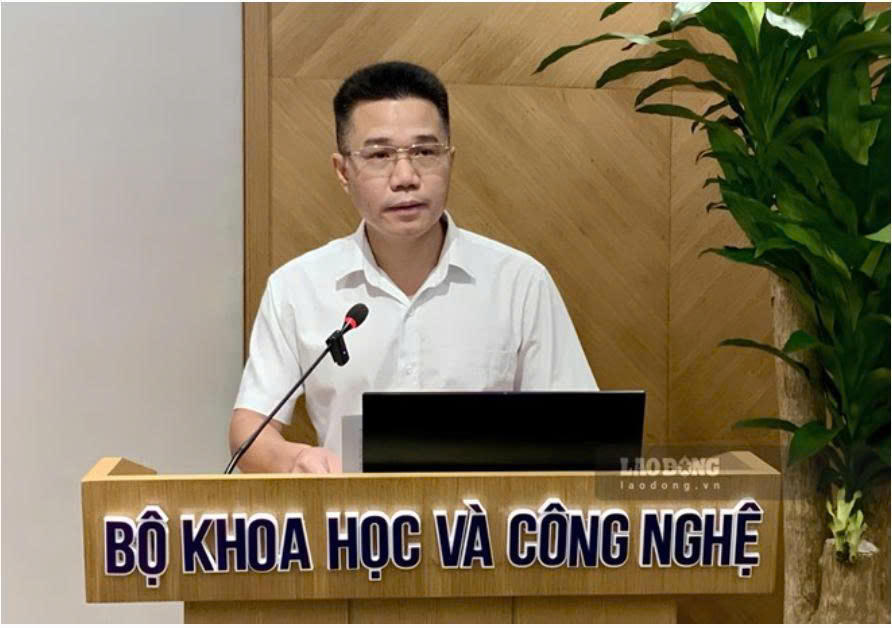Ông Lê Văn Chung - Đại diện Vụ Bưu chính (Bộ KHCN) phát biểu tại họp báo. Ảnh: Bộ KHCN.