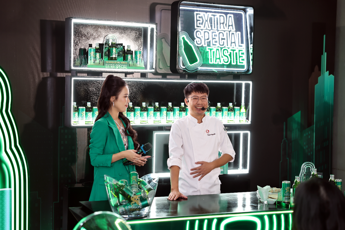 Bếp trưởng Thạnh Nguyễn của BỜM Kitchen & Wine Bar chia sẻ tại sự kiện (Ảnh: Bia Saigon)