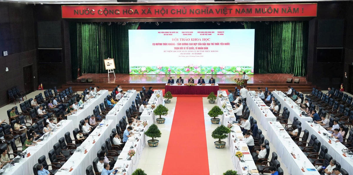 Quang cảnh Hội thảo khoa học “Cụ Huỳnh Thúc Kháng - Tấm gương cao đẹp của bậc đại trí thức yêu nước, trọn đời vì Tổ quốc, vì nhân dân”. Ảnh: TC.