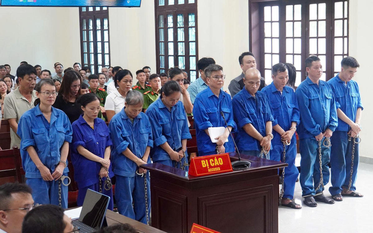 Các bị cáo tại phiên tòa sơ thẩm ngày 30/9. Ảnh: PT. 