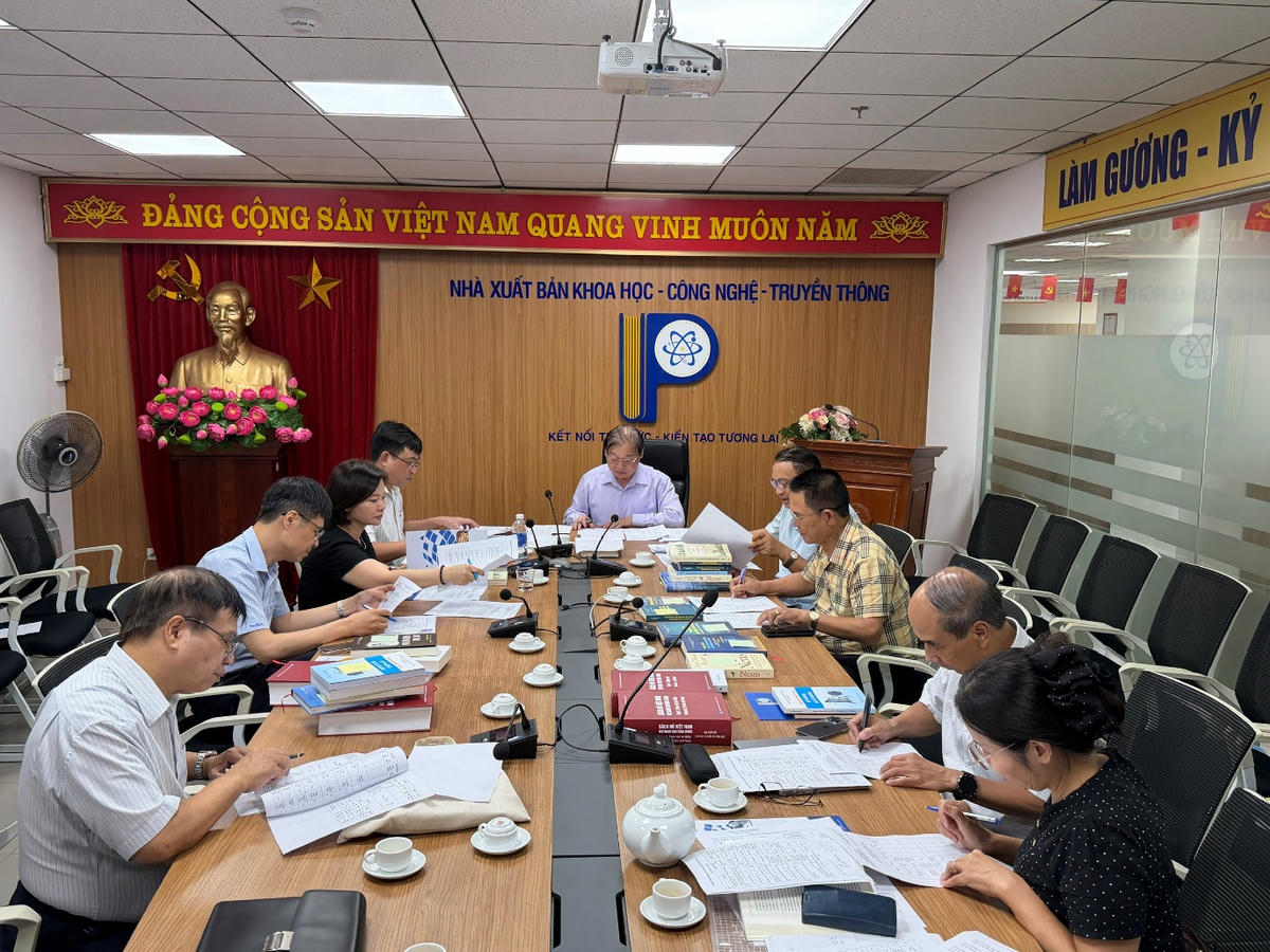 Hội đồng Chung khảo Giải thưởng Sách KHCN Đổi mới sáng tạo và Chuyển đổi số năm 2026 tiến hành đánh giá, lựa chọn các tác phẩm tiêu biểu.