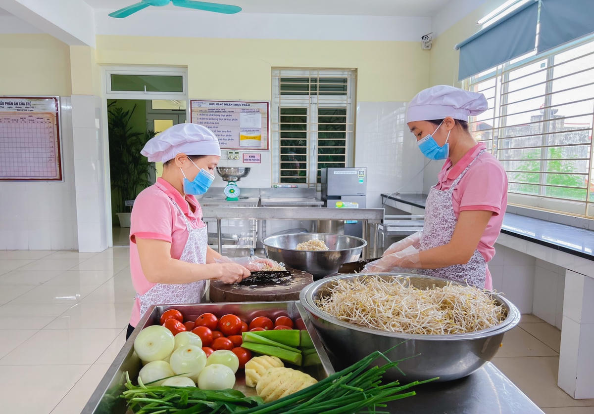Chú trọng quản lý an toàn thực phẩm tại các bếp ăn tập thể (ảnh TL) 