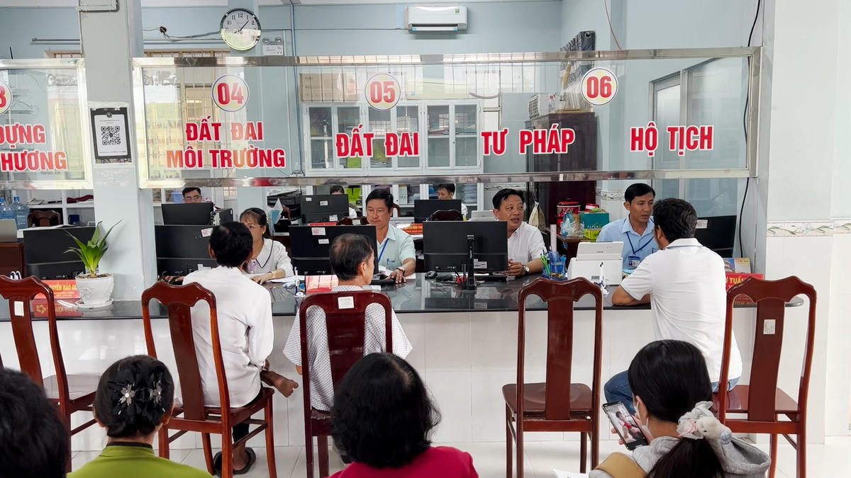 Trung tâm Phục vụ hành chính công phường Phước Thới tiếp tục duy trì hoạt động ổn định, đáp ứng yêu cầu công việc, phục vụ tốt nhân dân. Ảnh HT