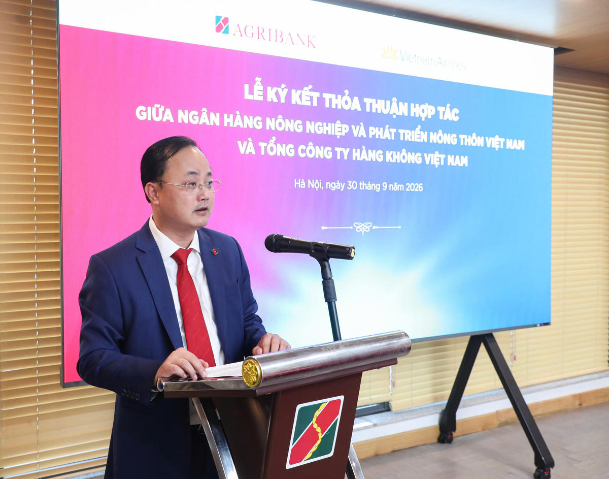 Ông Tô Huy Vũ - Bí thư Đảng ủy, Chủ tịch Hội đồng thành viên Agribank phát biểu tại Lễ ký kết