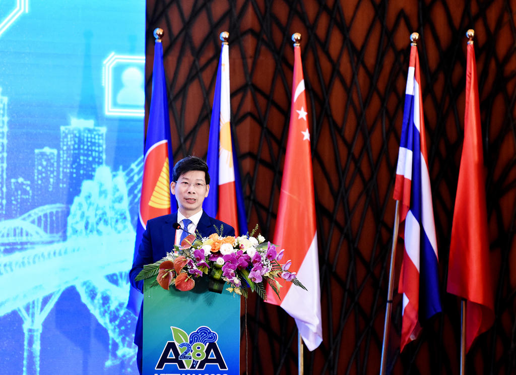 Ông Nguyễn Minh Tiến, Chủ tịch AVA nhiệm kỳ 2025-2026, Cục trưởng Cục Quản lý giá phát biểu khai mạc Hội nghị. Ảnh: MOF.