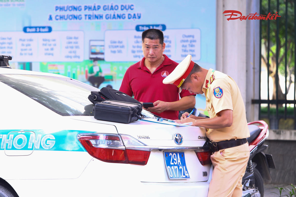 Đội CSGT đường bộ số 6 đã lập biên bản làm việc, ghi nhận tình trạng thiết bị và yêu cầu đơn vị quản lý phương tiện khẩn trương khắc phục, bảo đảm thiết bị được duy trì hoạt động trong quá trình đưa đón học sinh.