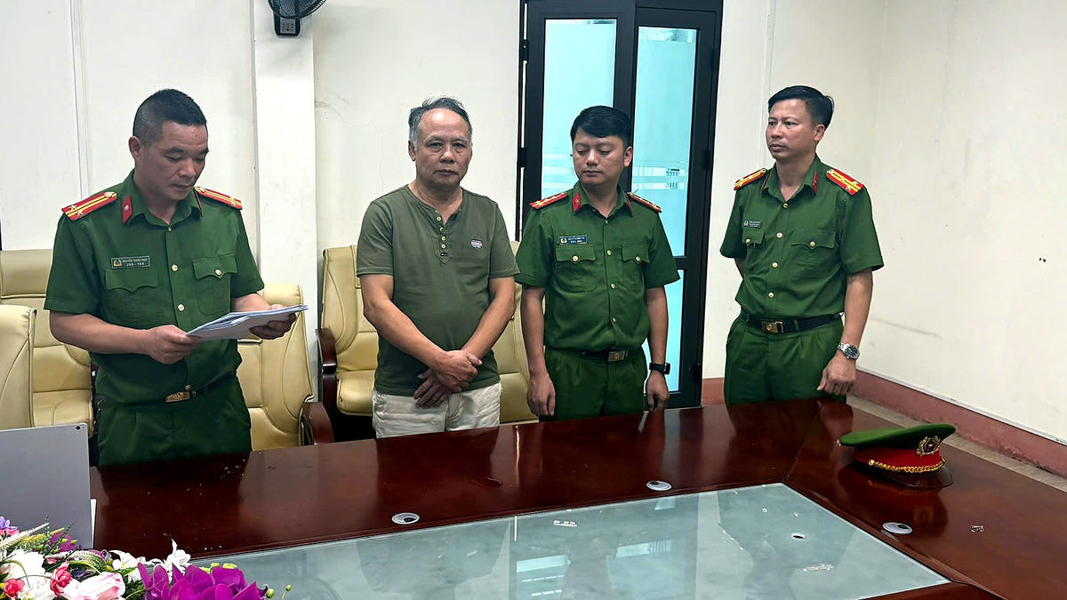 Nguyễn Tiến Thượng tại Cơ quan điều tra. Ảnh: Công an tỉnh Lào Cai.