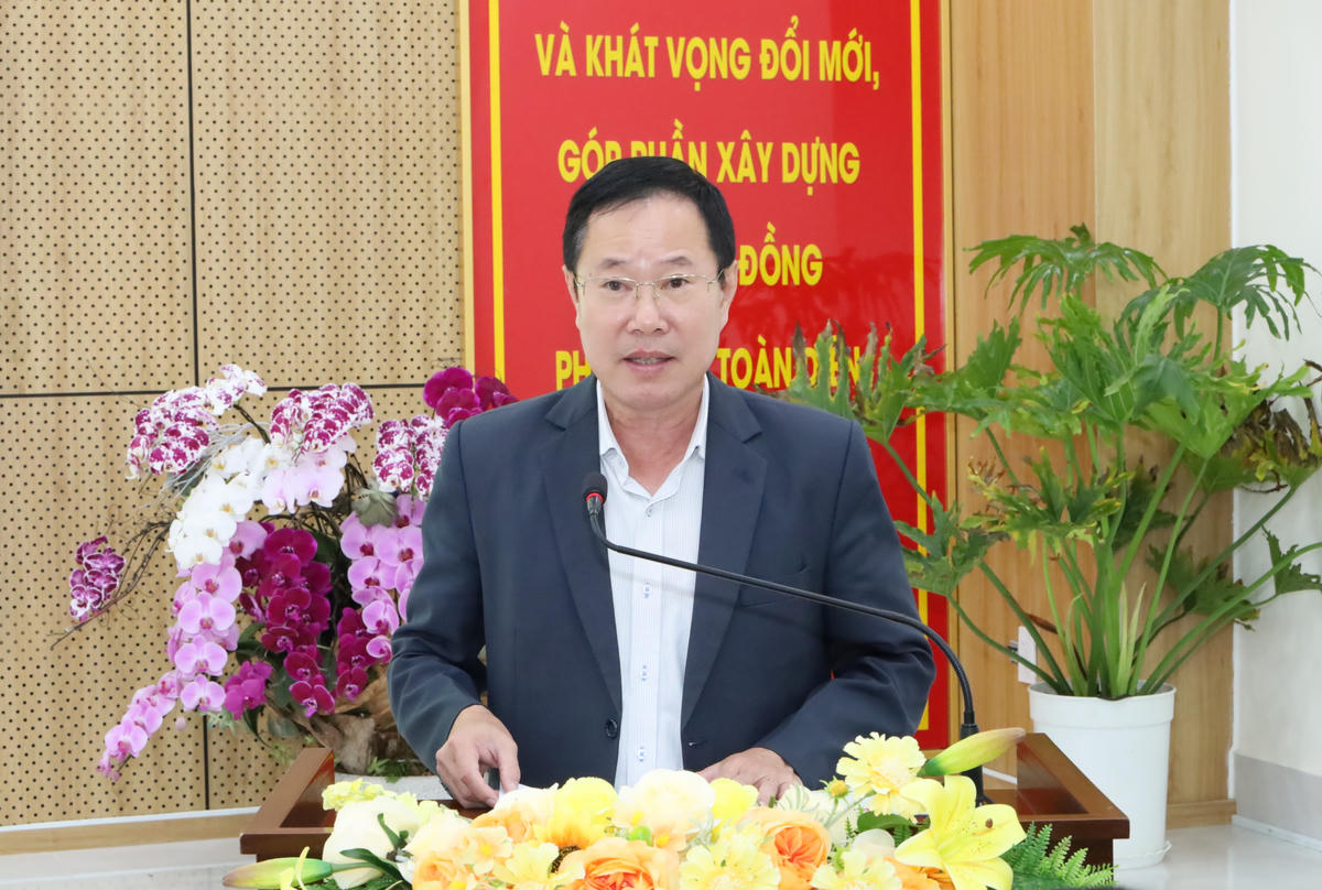 Ông Phạm Triều, Phó Chủ tịch Thường trực Ủy ban MTTQ Việt Nam tỉnh Lâm Đồng, phát biểu tại hội nghị. Ảnh Phạm Đức.