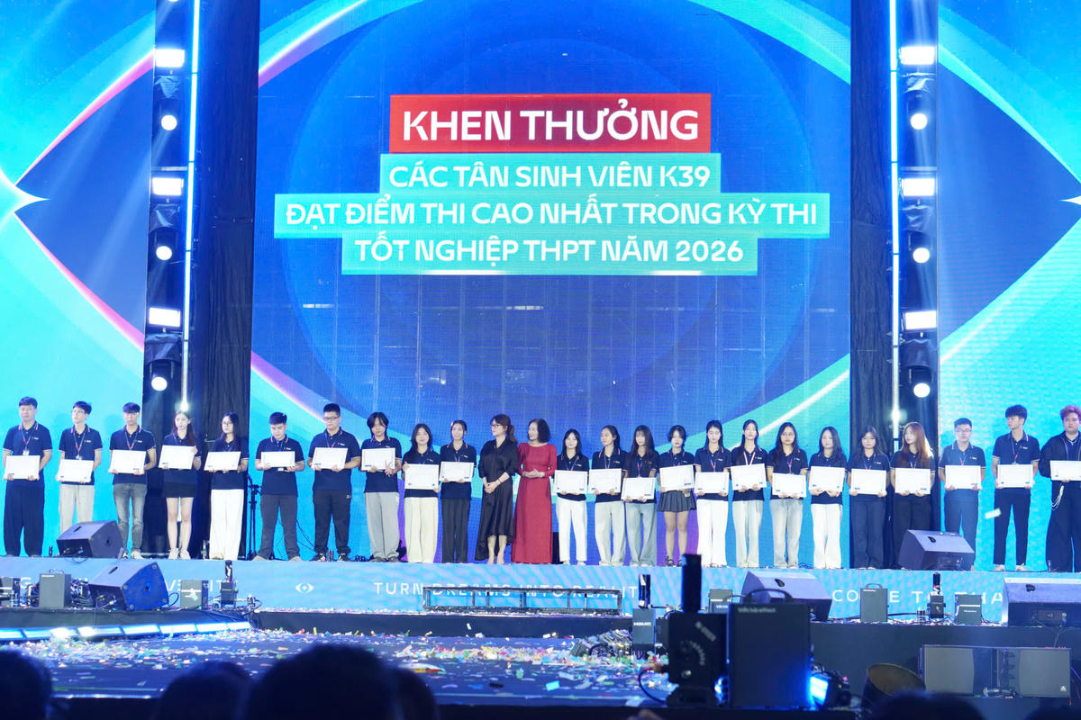 Trường Đại học Thăng Long vinh danh và khen thưởng 25 tân sinh viên Khoá 39 có điểm đầu vào cao nhất đến từ 25 chương trình đào tạo. 