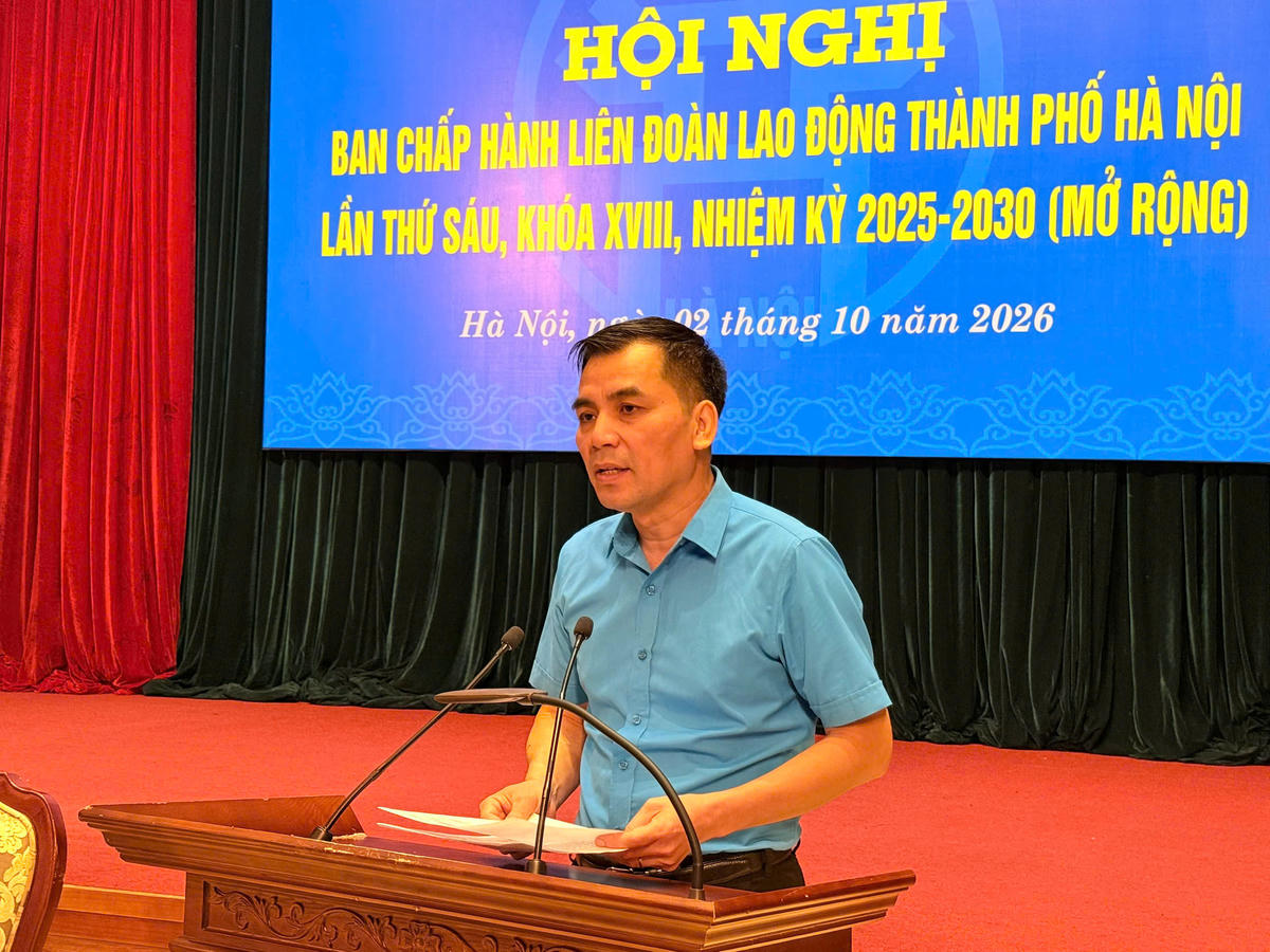 Ông Lê Đình Hùng, Phó Chủ tịch LĐLĐ thành phố Hà Nội phát biểu tại hội nghị. Ảnh: PV