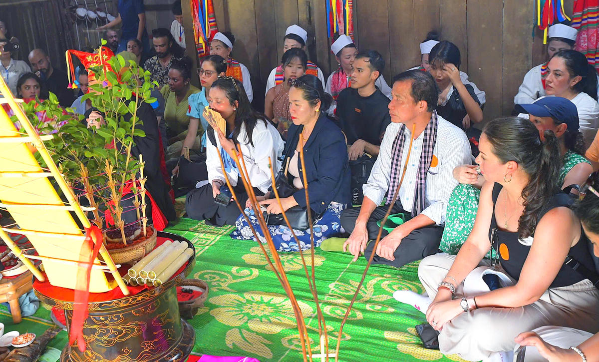 Hành trình khám phá, trải nghiệm bản sắc văn hóa, bắt đầu bằng những câu chuyện về đời sống, phong tục và văn hóa của các cộng đồng dân tộc Việt Nam.