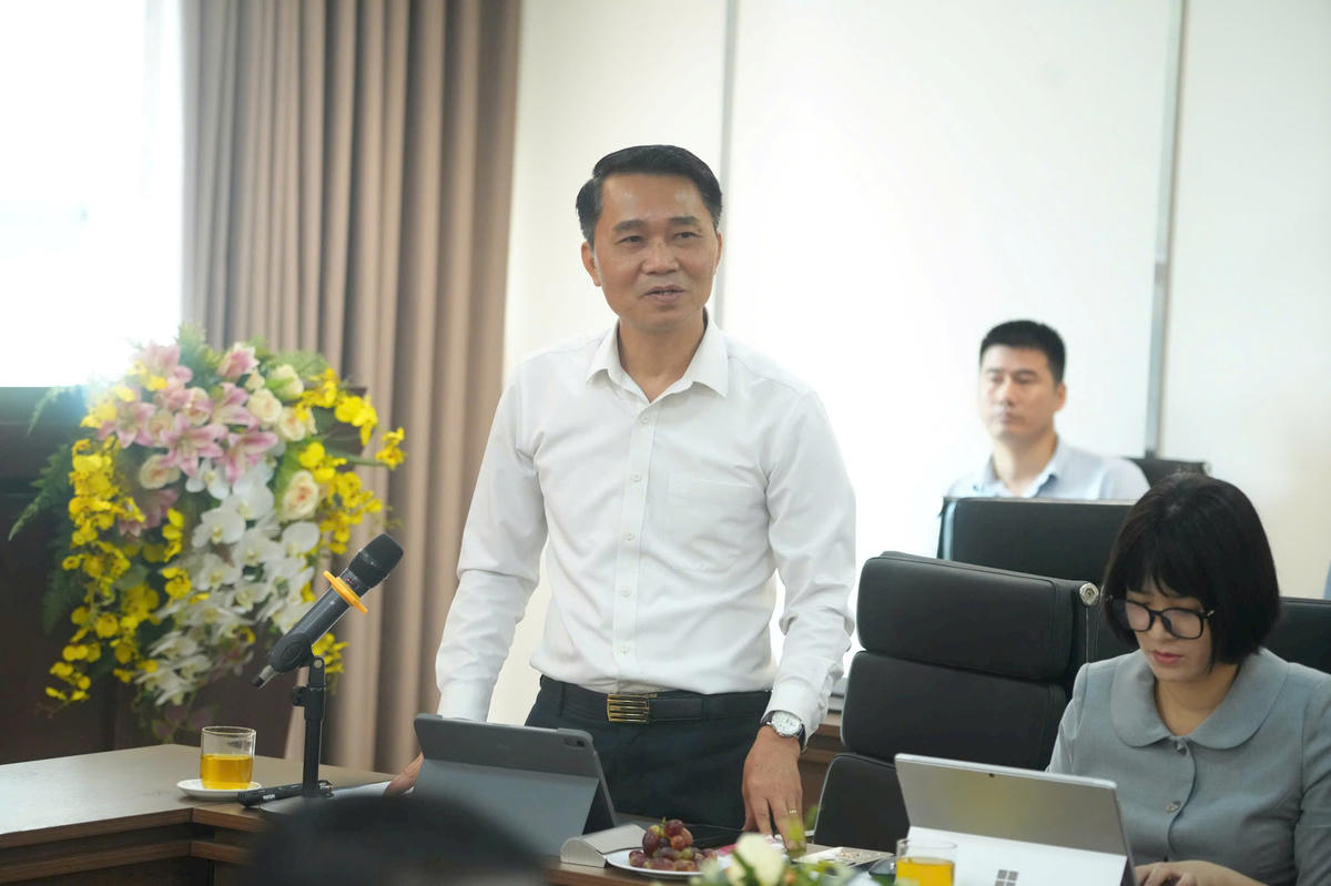  Trưởng ban Thi đua - Khen thưởng thành phố Hà Nội Nguyễn Công Bằng thông tin tại hội nghị. Ảnh: Đạt Lê 