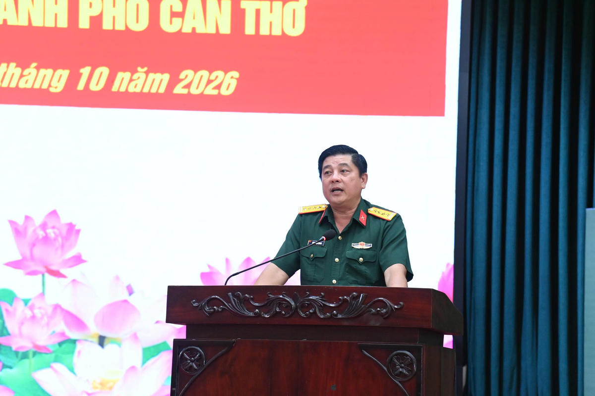 Đại tá Phạm Ngọc Quang, Chính uỷ Bộ Chỉ huy Quân sự TP Cần Thơ phát biểu tại hội nghị. (Ảnh: D.H)