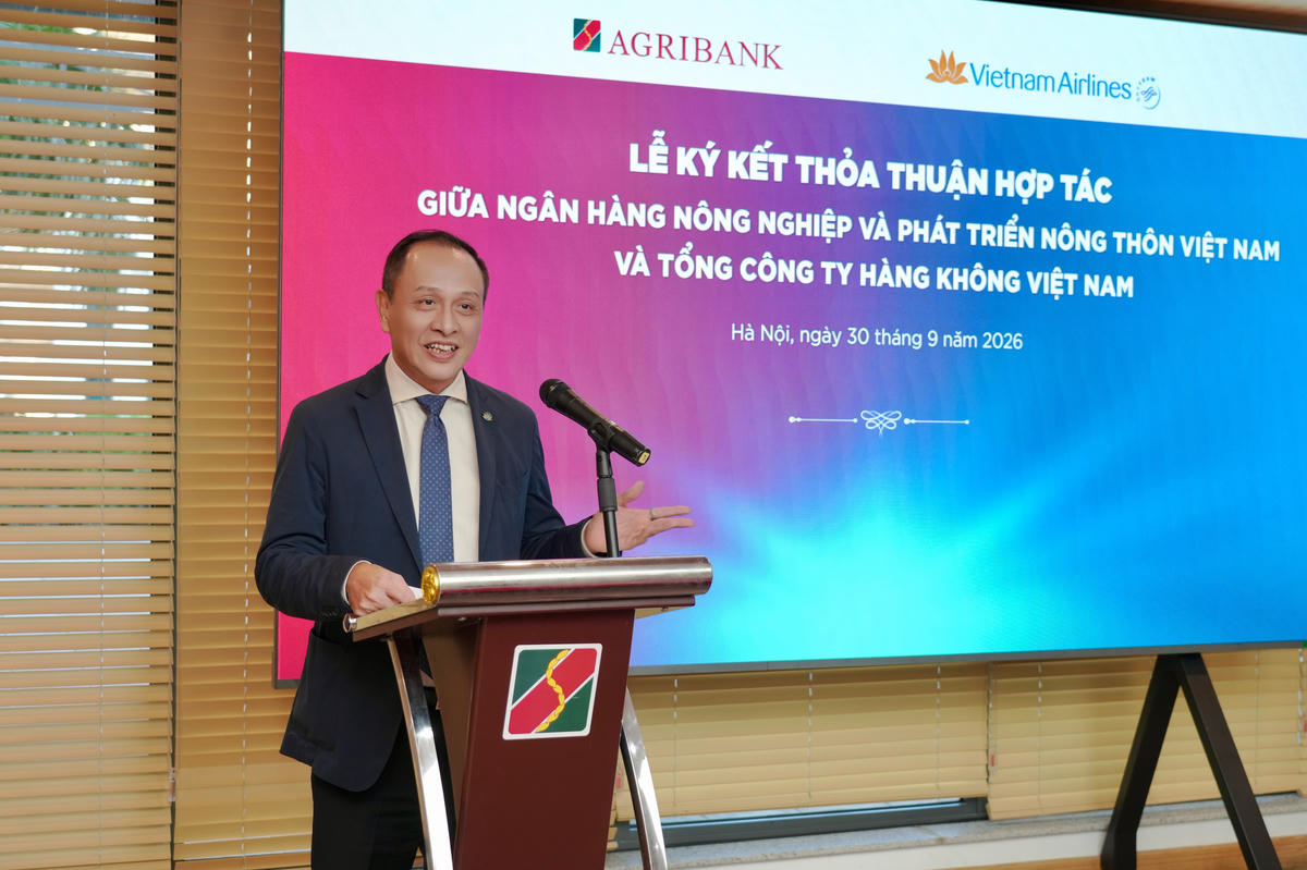 Ông Lê Hồng Hà, TGĐ Vietnam Airlines phát biểu tại Lễ ký kết, nhấn mạnh tầm quan trọng của việc hợp tác chiến lược cùng Agribank trong giai đoạn mới