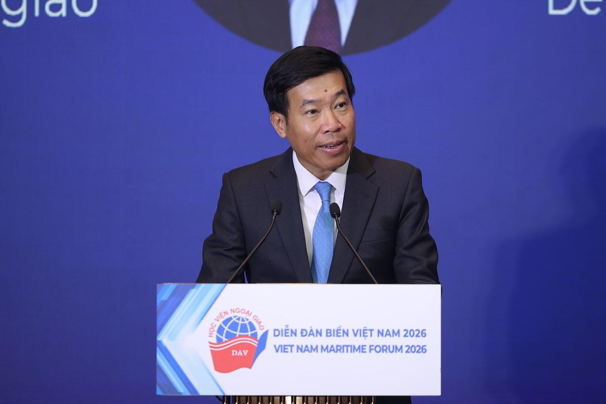 Thứ trưởng Bộ Ngoại giao Nguyễn Mạnh Cường phát biểu tổng kết Diễn đàn Biển Việt Nam 2026. Ảnh: BNG