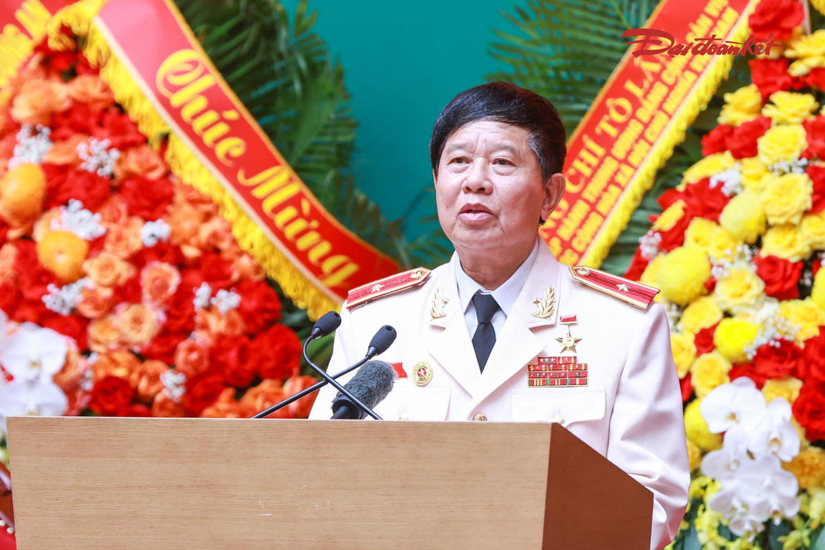 Thiếu tướng Vũ Hùng Vương - Phó Chủ tịch Thường trực Hội Cựu Công an nhân dân Việt Nam phát biểu tại Đại hội. Ảnh: Quang Vinh.