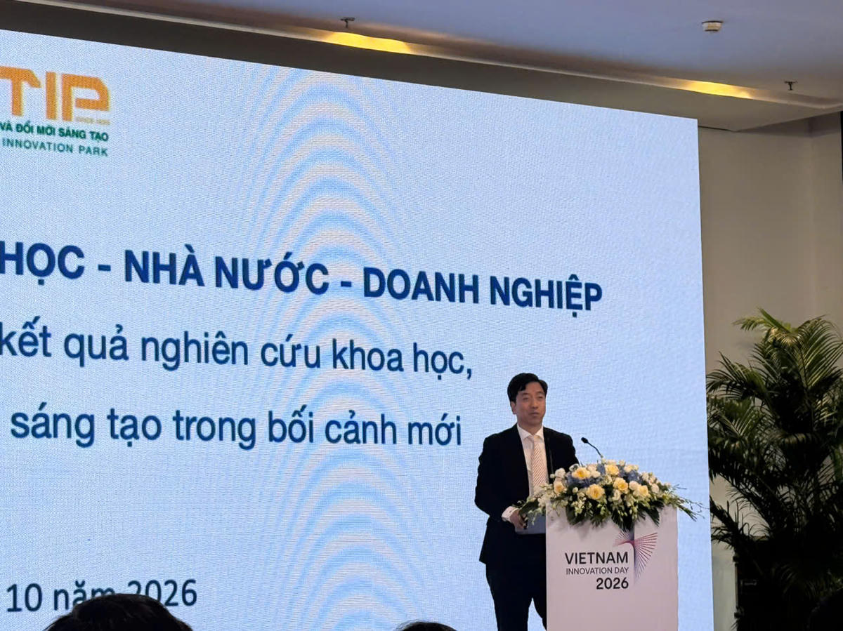 PGS.TS. Trương Ngọc Kiểm, Giám đốc Công viên Công nghệ cao và Đổi mới sáng tạo, Đại học Quốc gia Hà Nội phát biểu tại hội thảo.