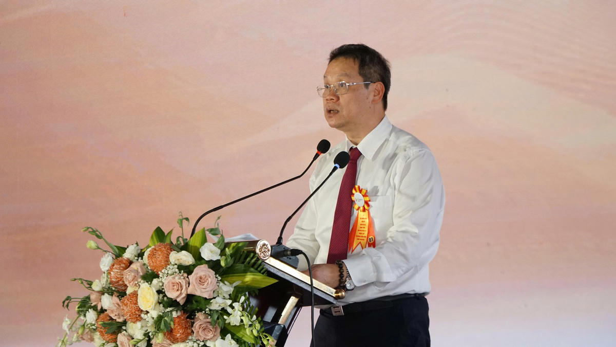 Chủ tịch UBND TP Đà Nẵng Nguyễn Mạnh Hùng yêu cầu các đơn vị chủ động rà soát từng phần việc, từng thủ tục, khẩn trương giải quyết những vấn đề đủ điều kiện, kịp thời hướng dẫn, đề xuất các khâu còn vướng mắc. Ảnh: Nguyễn Tú.