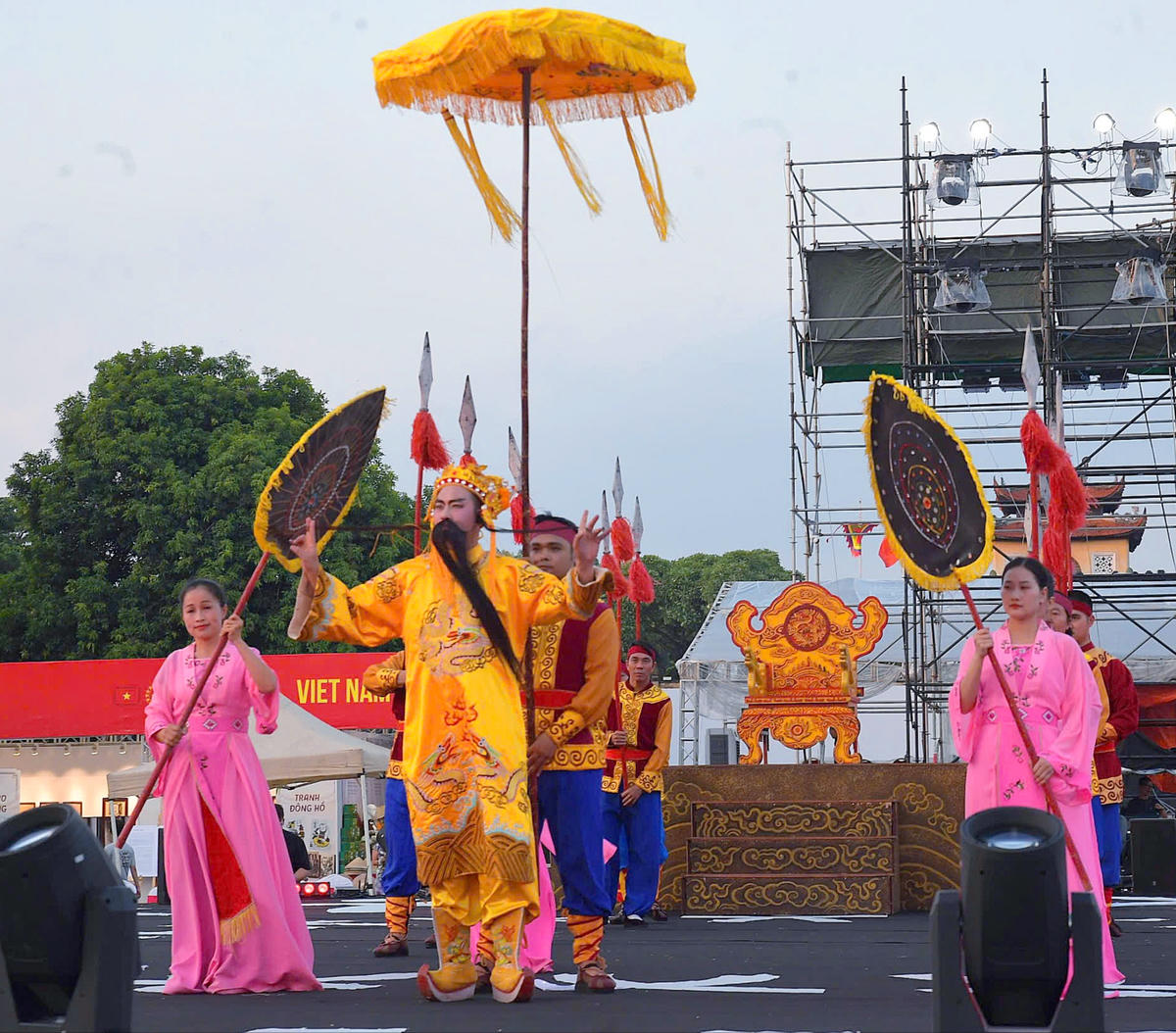 Lễ hội tạo nên không gian kết nối, giao lưu giữa văn hóa Việt Nam và các quốc gia trên thế giới.