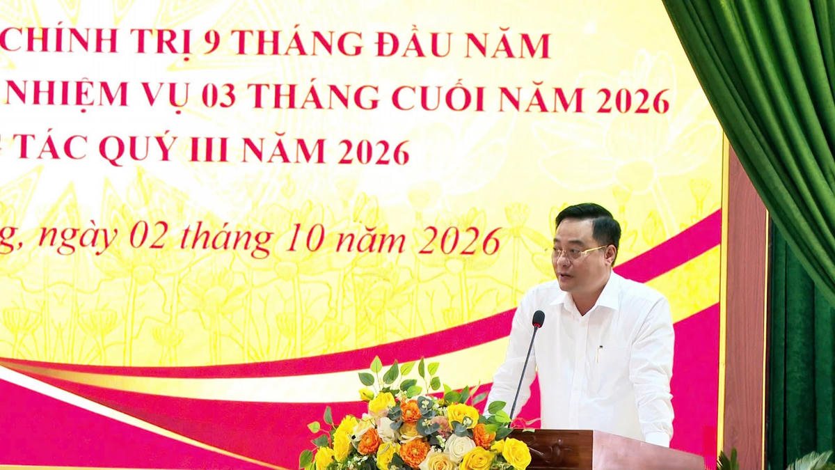 Bí thư Bùi Văn Sáng yêu cầu các cấp, các ngành rà soát toàn bộ chỉ tiêu, nhiệm vụ; xác định rõ những việc còn chậm, những nhiệm vụ có nguy cơ không hoàn thành để có giải pháp cụ thể. Ảnh: TH