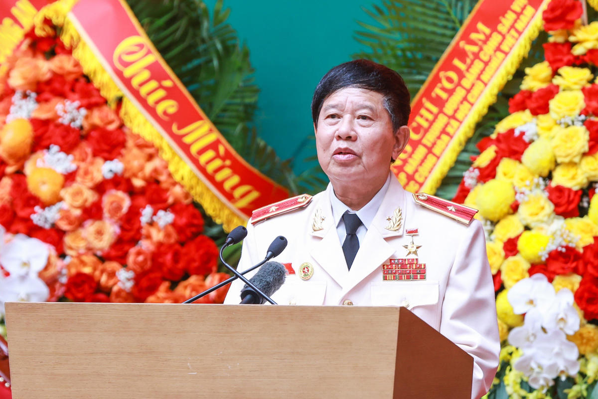 Thiếu tướng Vũ Hùng Vương - Phó Chủ tịch Thường trực Hội Cựu Công an nhân dân Việt Nam phát biểu tại Đại hội.