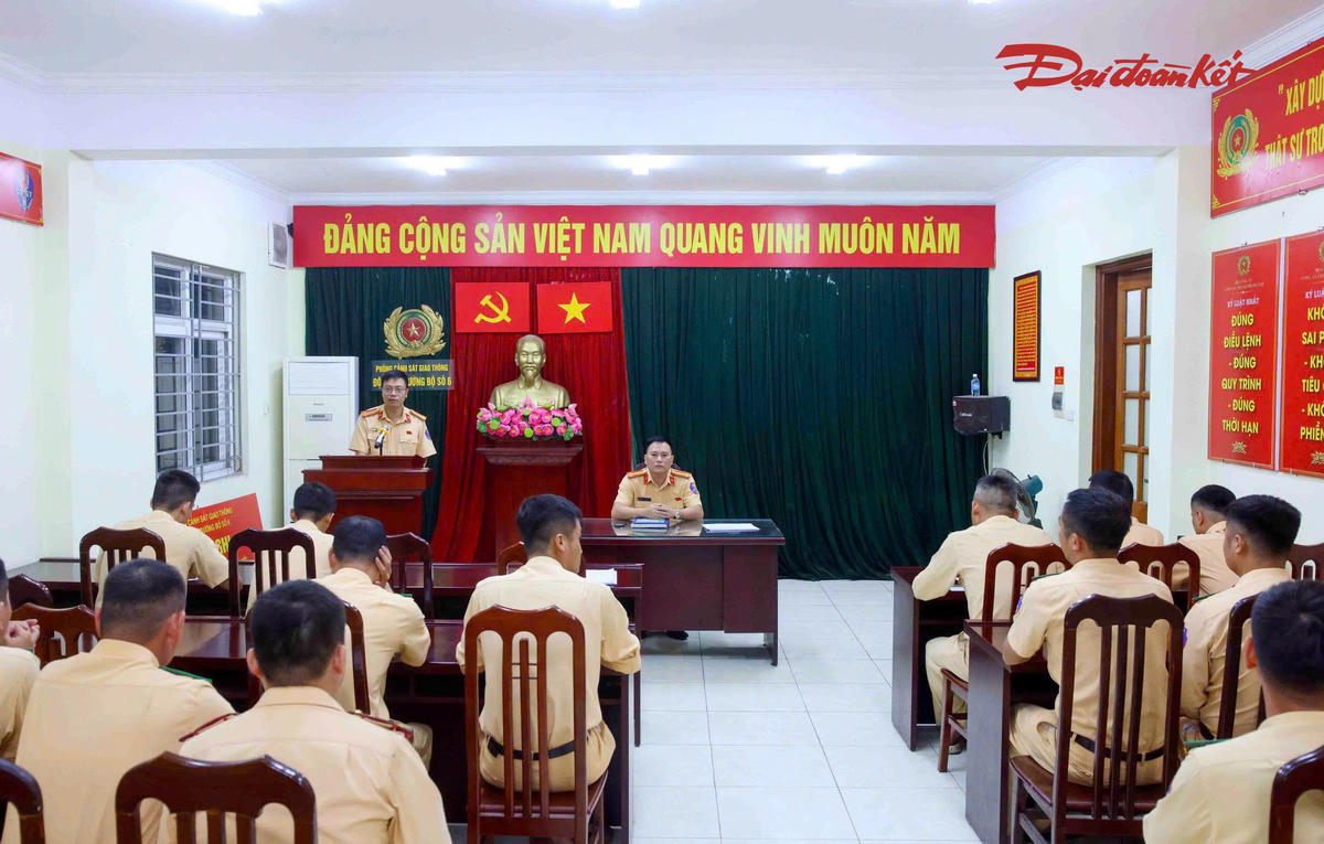Theo Thượng tá Phạm Văn Chiến, Đội trưởng Đội CSGT đường bộ số 6, để bảo đảm trật tự, an toàn giao thông, phòng ngừa tai nạn, nhất là trong những ngày cuối tuần, đơn vị chủ động xây dựng kế hoạch, tăng cường tuần tra, kiểm soát trên các tuyến, địa bàn trọng điểm.