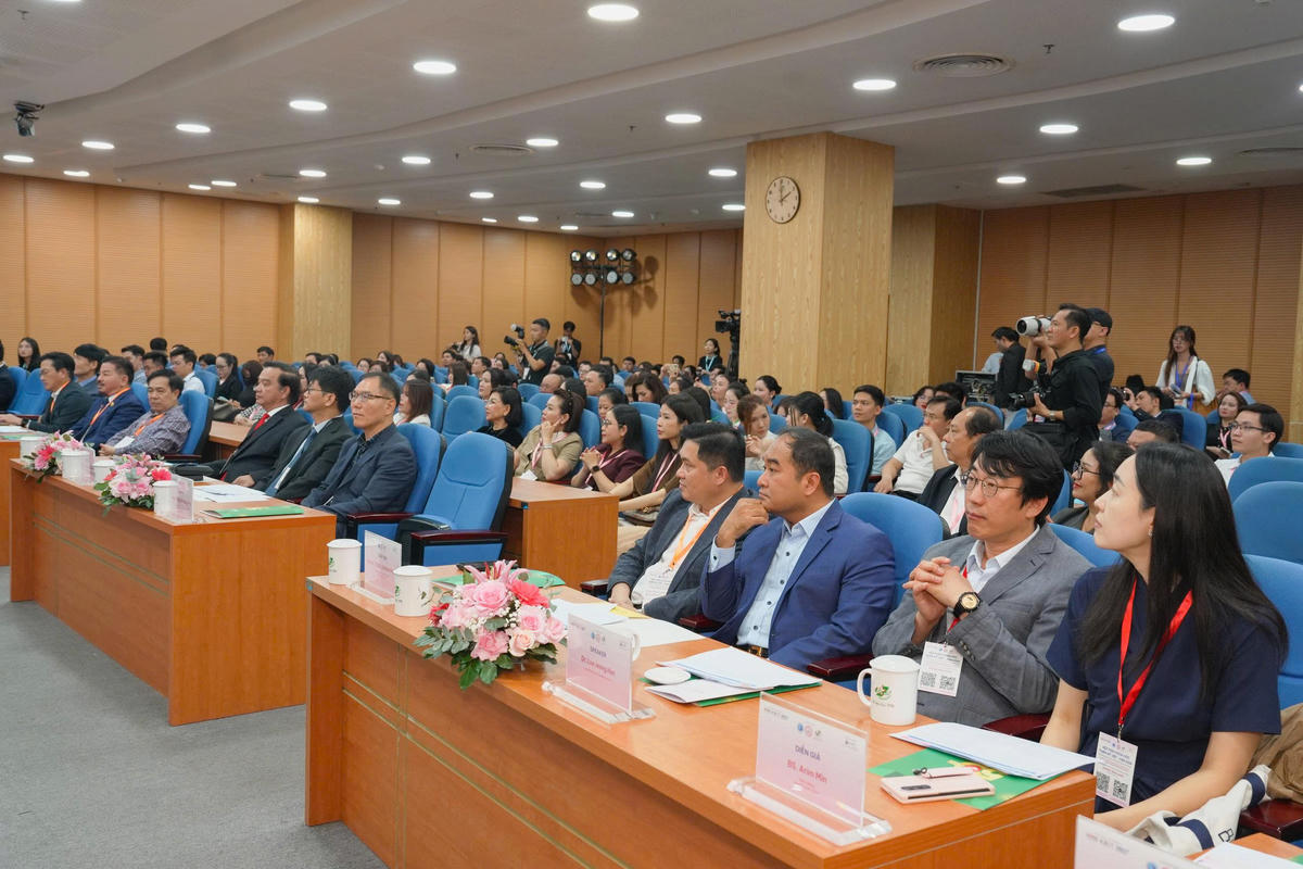 Hội thảo thẩm mỹ thu hút nhiều chuyên gia trong ngành làm đẹp. Ảnh: M.C