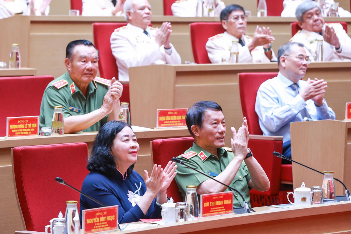 Chủ tịch Ủy ban Trung ương MTTQ Việt Nam Bùi Thị Minh Hoài, Bộ trưởng Bộ Công an Lương Tam Quang và các đại biểu tham dự Đại hội.