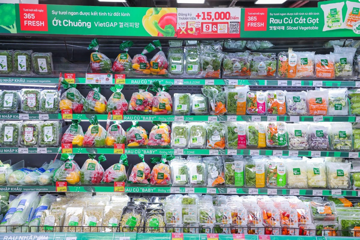Nhiều hệ thống bán lẻ trên địa bàn Hà Nội đồng loạt triển khai chương trình giảm giá đối với hàng nghìn mặt hàng thiết yếu, trong đó rau củ quả và thực phẩm tươi sống là nhóm được ưu tiên. Ảnh: Lotte Mart Việt Nam