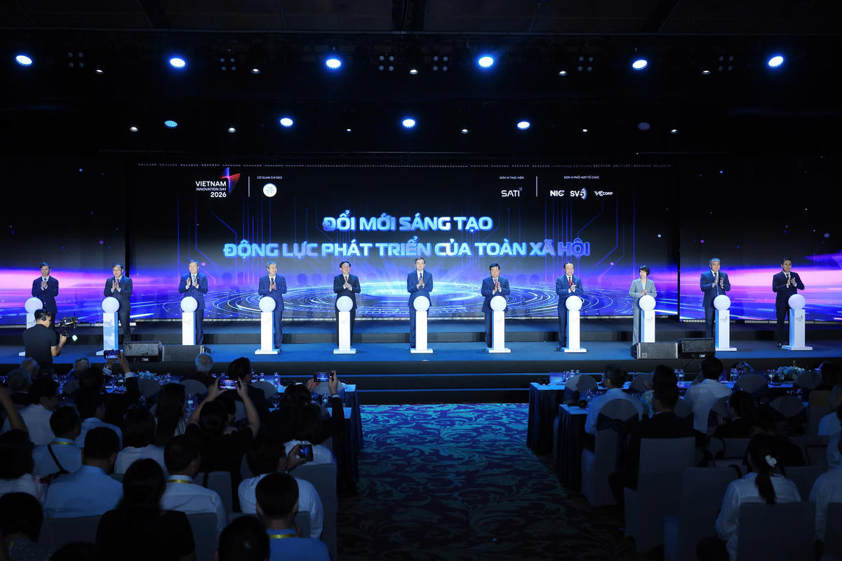 Các đại biểu thực hiện nghi thức phát động Lễ hưởng ứng Ngày hội Đổi mới sáng tạo quốc gia 2026.