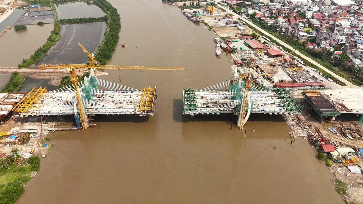 Công trường thi công cầu Nguyễn Trãi. Ảnh: PT. 