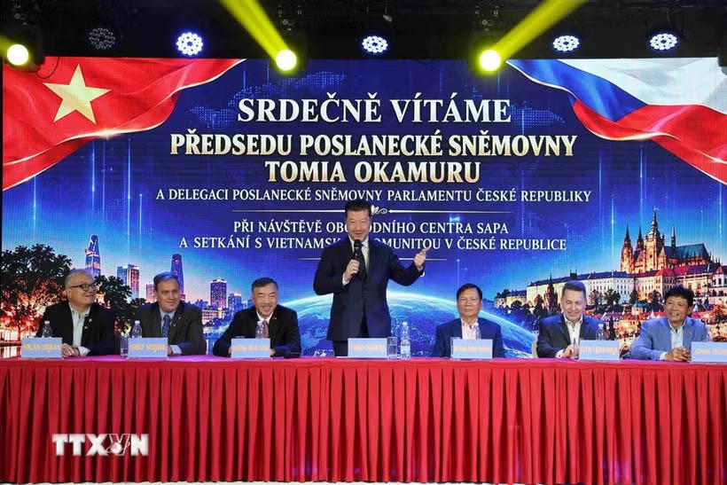 Chủ tịch Hạ viện Cộng hòa Séc Tomio Okamura phát biểu tại sự kiện. (Ảnh Việt Thắng/TTXVN).