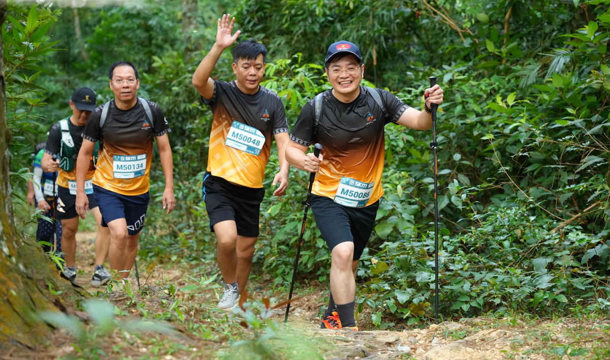 Bí thư Đảng ủy phường Yên Tử Bùi Hoàng Giang tham gia giải Ultra Trail Yên Tử 2026, chinh phục những cung đường có địa hình đa dạng giữa núi rừng Yên Tử.