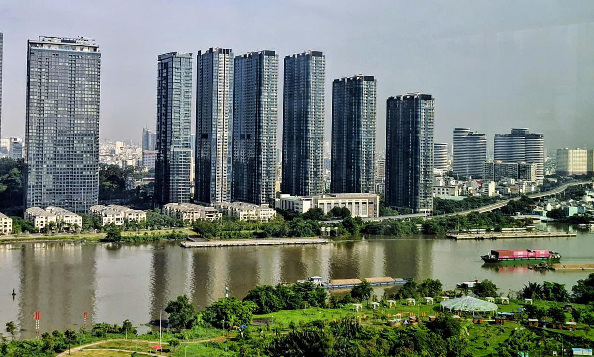 TPHCM quyết tâm thực hiện mục tiêu tăng trưởng 2 con số trong năm 2026. Ảnh: S.X