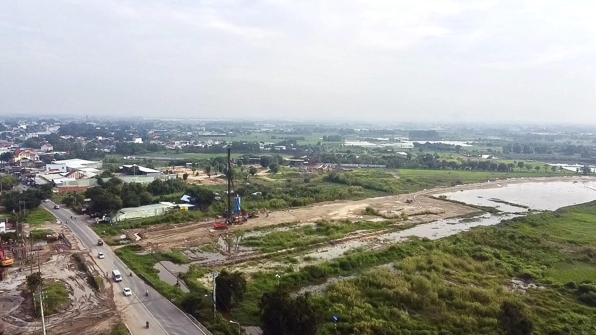 Khu vực điểm đầu của dự án, nơi cao tốc TPHCM-Mộc Bài giao cắt với đường Vành đai 3 TPHCM (cũng đang xây dựng) tại xã Phú Hoà Đông (TPHCM). Ảnh: Đ.Xá.