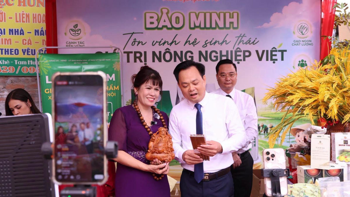 Tại phiên livestream, các sản phẩm được giới thiệu khá đa dạng