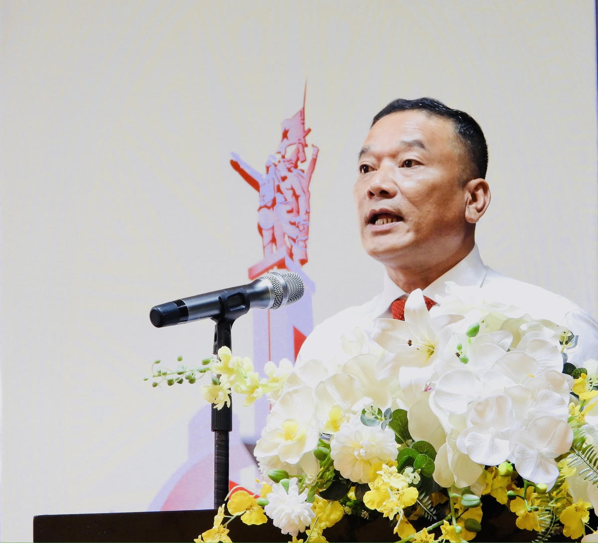 Ông Y Giang Gry Niê Knơng, Ủy viên Đoàn Chủ tịch Ủy ban Trung ương MTTQ Việt Nam, Phó Bí thư Tỉnh ủy, Chủ tịch Ủy ban MTTQ Việt Nam tỉnh phát biểu. Ảnh: Thanh Nga.