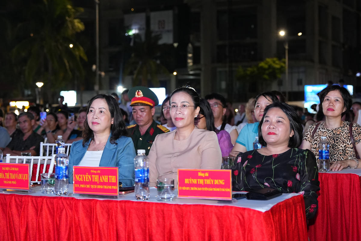 Biển Đà Nẵng rực rỡ với màn trình diễn pháo hoa tầm cao