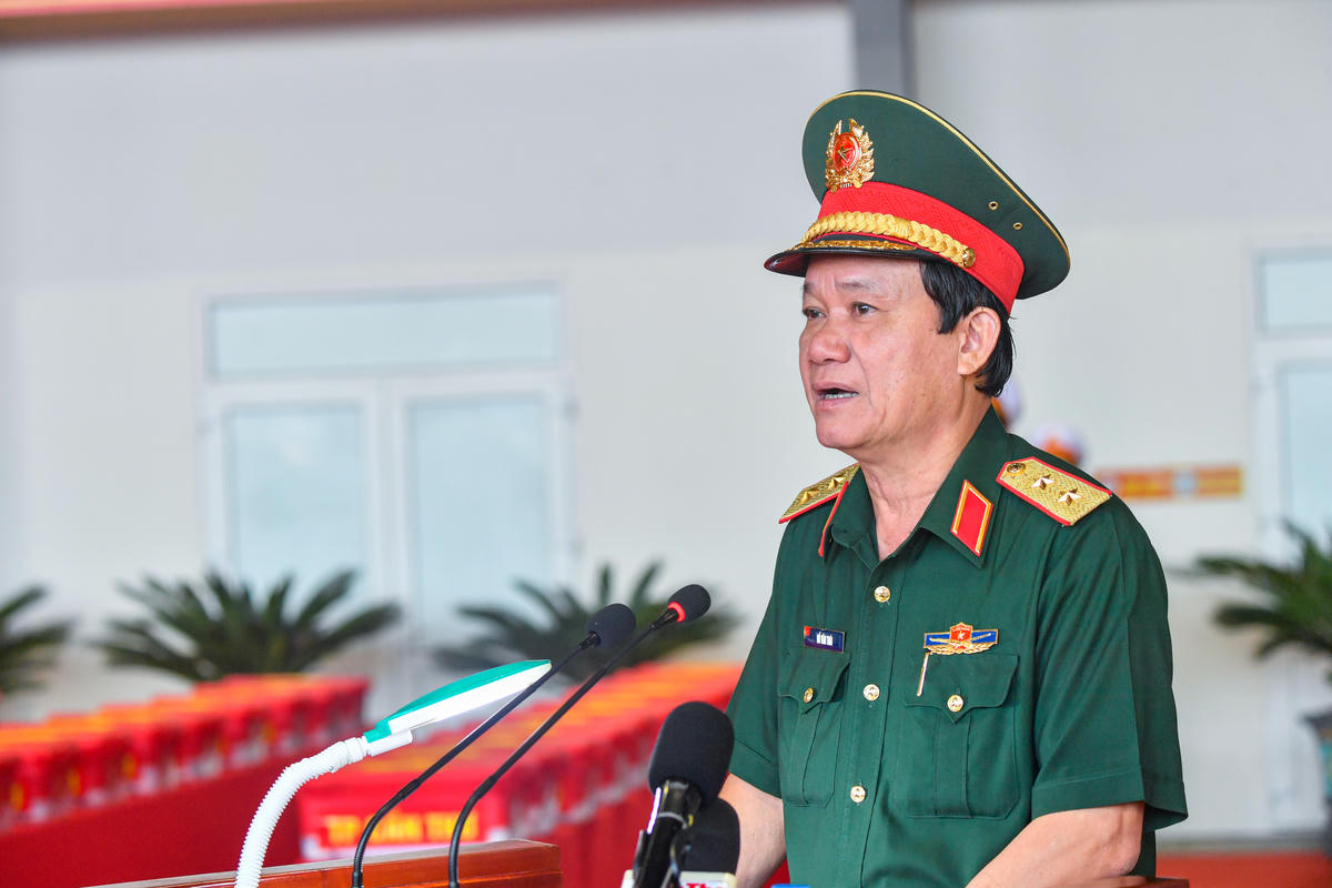 Trung tướng Hồ Văn Thái - Chính ủy Quân khu 9 phát biểu tại buổi lễ. Ảnh: Phương Vũ