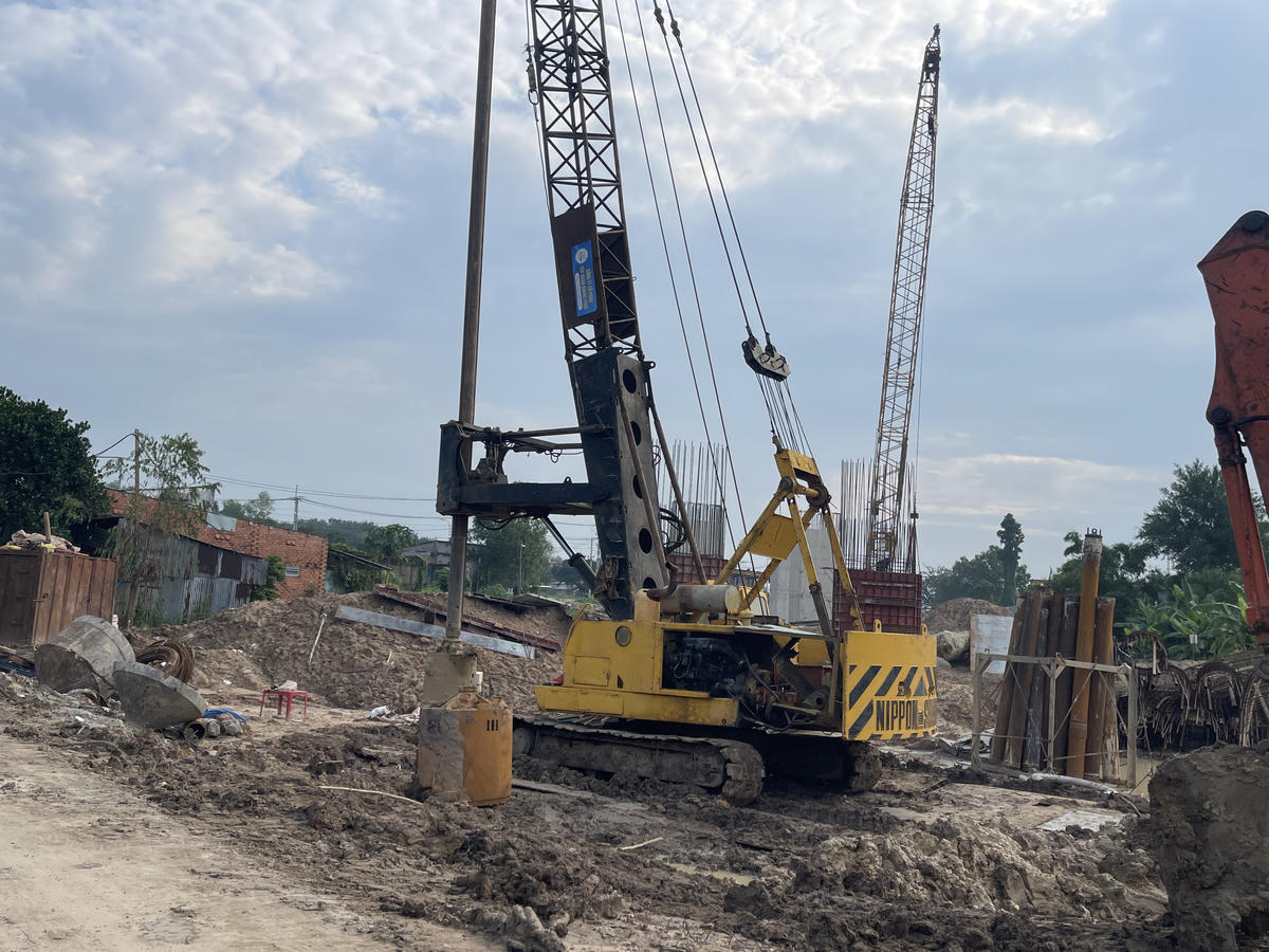 Cao tốc TPHCM - Mộc Bài rầm rộ thi công, dần lộ hình hài