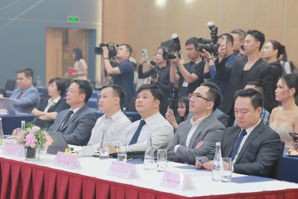 Các đại biểu tham dự họp báo Chung khảo Hoa hậu Việt Nam 2026. Ảnh: BTC.