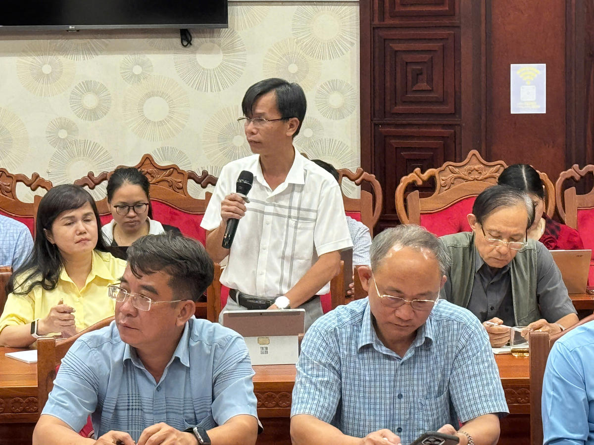 Đại diện UBND xã Krông Pắk khẳng định, việc tháo gỡ các thủ tục cho người dân, doanh nghiệp không có nghĩa là hợp thức hóa sai phạm. Ảnh: Thanh Nga.