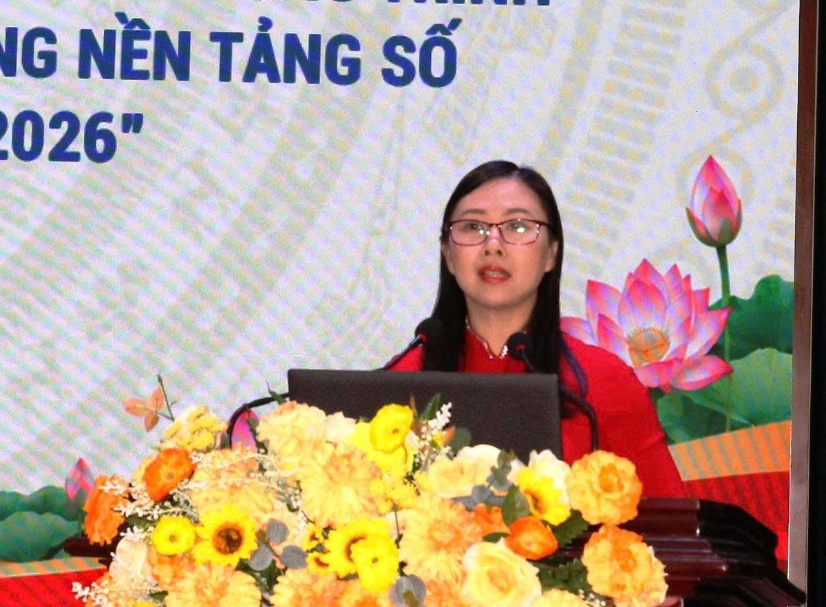 Bà Nguyễn Thị Phương, Phó Chủ tịch Ủy ban MTTQ tỉnh Thanh Hóa phát biểu khai mạc hội thảo. Ảnh: Nguyễn Chung.