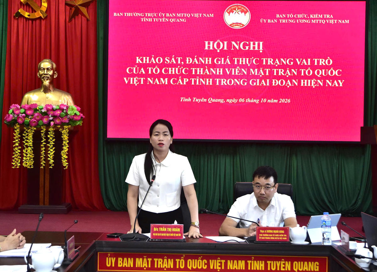 Bà Trần Thị Hoàn - Phó Chủ tịch Ủy ban MTTQ Việt Nam tỉnh Tuyên Quang phát biểu tại hội nghị.