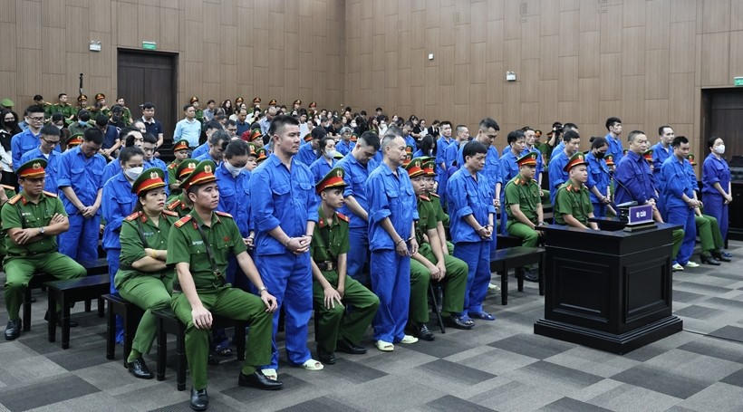 Toàn cảnh các bị cáo tại phiên tòa.