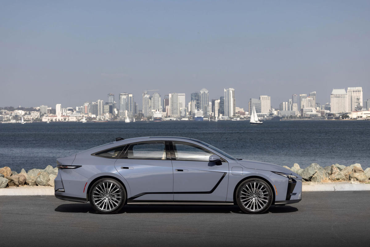 Lexus ES thế hệ mới lần đầu có xe thuần điện